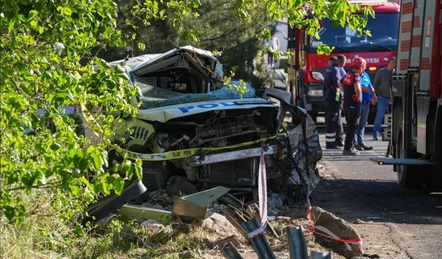 Bornova'da kazada bir polis şehit oldu, 2 kişi yaşamını yitirdi: Belediye Başkanları derin üzüntülerini paylaştı