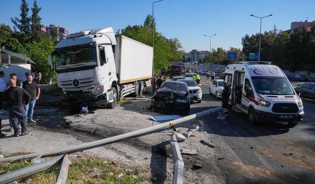 Bornova'daki kazada 3 kişi yaşamını yitirdi: Gaziemir'deki dans etkinliği iptal edildi