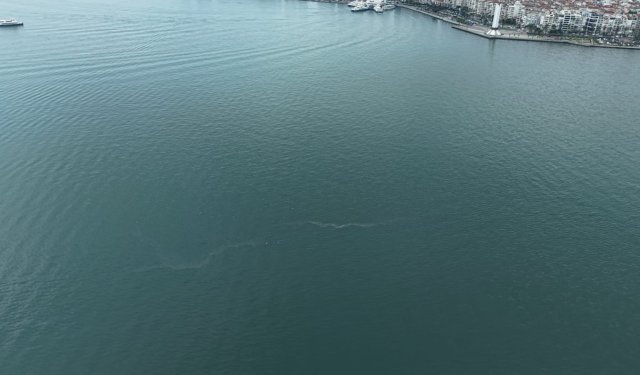 İzmir Körfezi’nde 13. dış kaynaklı kirlilik vakası: Büyükşehir’den cezai işlem çağrısı