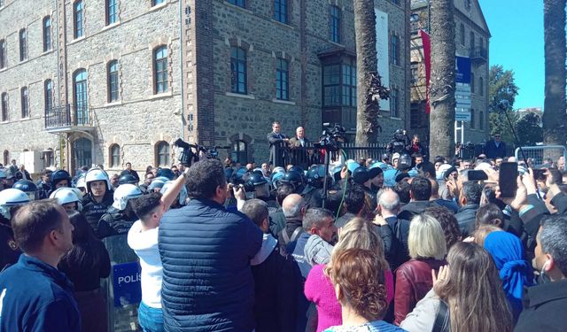 İzmir Barosu’ndan Meslek Fabrikası’nda kolluk müdahalesine tepki: Bu, hukuk devleti ilkesinin açıkça çiğnenmesidir!