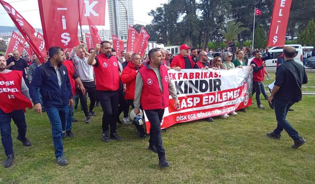 DİSK Genel-İş'ten mitingde güçlü kortej: Meslek Fabrikası halkındır, gasp edilemez!