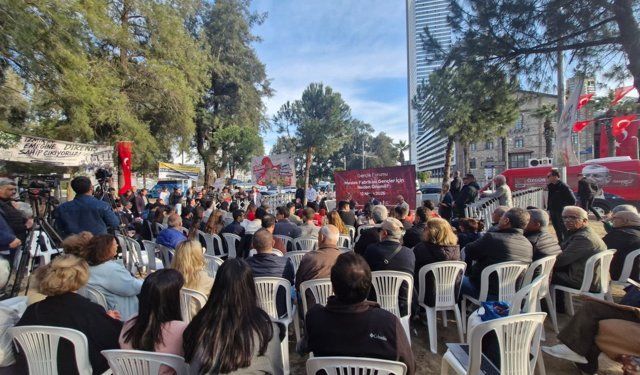Meslek Fabrikası önünde Gençlik Forumu... Tugay: Sırtımızı dönersek kaybederiz
