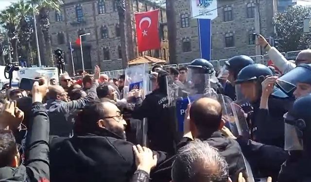 Meslek Fabrikası önünde müdahale: Biber gazı kullanıldı, arbede yaşandı