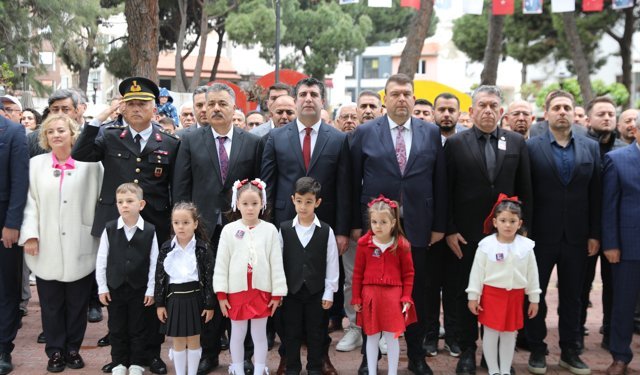 Seferihisar’da 23 Nisan coşkusu: Çocuklar renkli gösterileriyle sahnedeydi