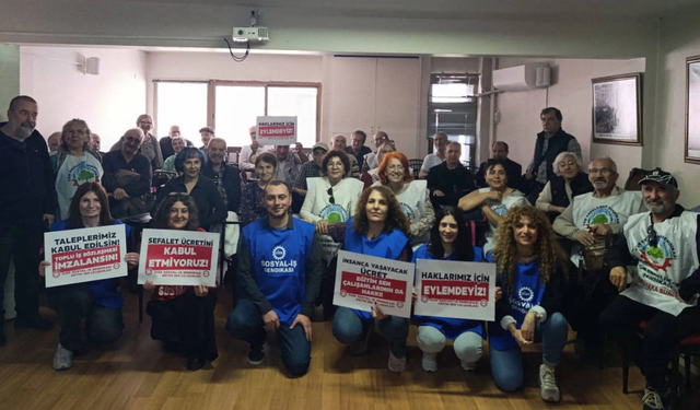 İzmir'de Eğitim-Sen çalışanları iş bıraktı: Toplu sözleşmede uyuşmazlık aşılamadı