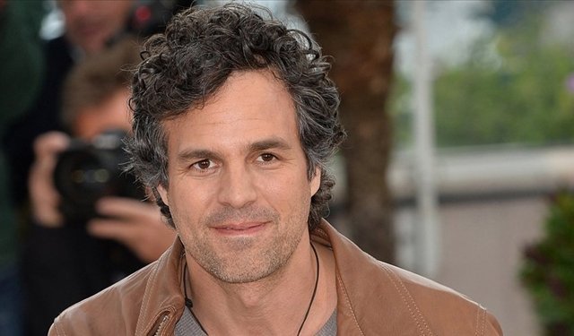 Mark Ruffalo Trump’a sert çıktı: Bu soykırımcı bir manyağın dilidir!