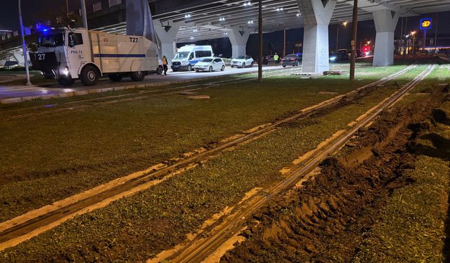 TOMA tramvay hattına zarar verdi: Büyükşehir dava açmaya hazırlanıyor