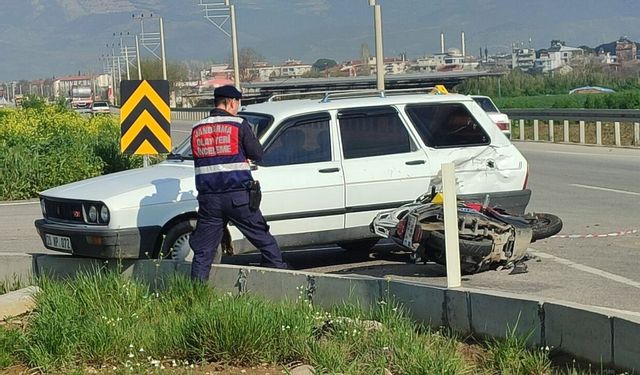İzmir'de feci kaza: Otomobille çarpışan motosikletin sürücüsü öldü