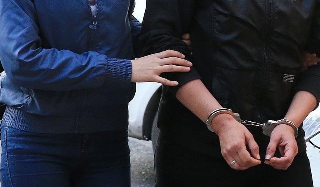İzmir'de aranan hükümlü gelinlikçide çalışırken yakalandı: Ölen kız kardeşinin kimliğini kullanıyormuş