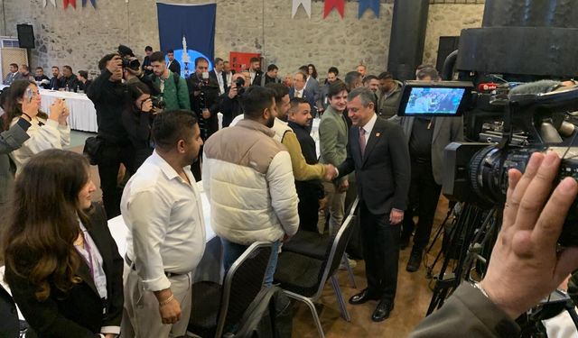 Özgür Özel İzmir'den seslendi: Romanlar sorun var diyorsa vardır!