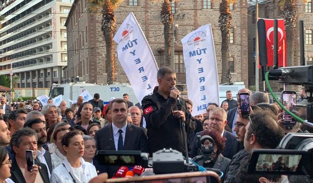 Tugay’dan Meslek Fabrikası önünde sert çıkış: İzmir halkından tokat yersiniz, ben buradayım!
