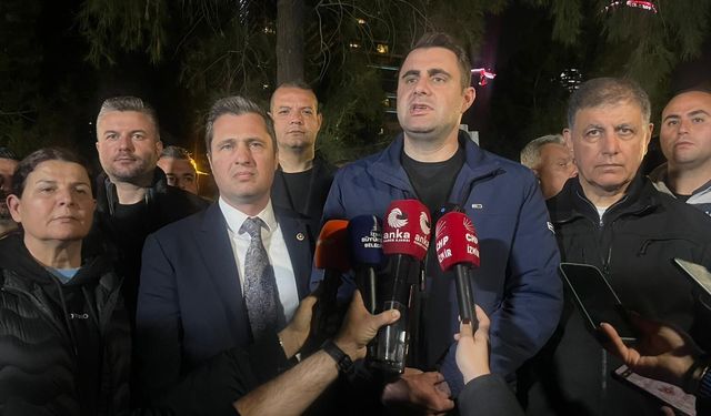 Meslek Fabrikası önünde istişare toplantısı: Sabaha kadar nöbetteyiz