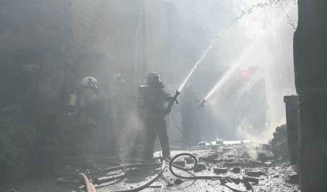 Konak’ta korkutan yangın kontrol altında: Büyük tehlike atlatıldı