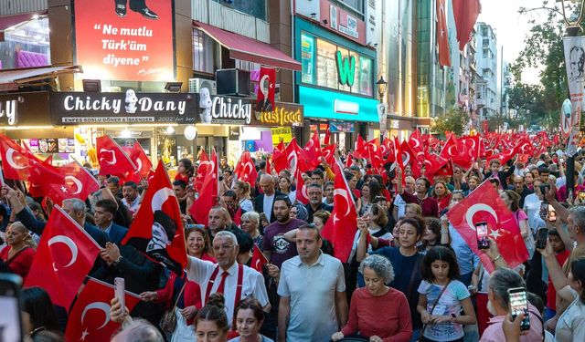 Karşıyaka 'da 19 Mayıs coşkusu yürüyüşle taçlandı