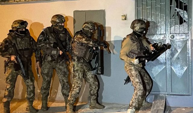 İzmir'de zehir baskını... Milyonlarca hap yakalandı!