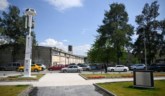 Bornova’da enerji devrimi: Hibrit direklerle aydınlatma ve güvenlik!