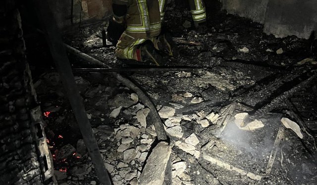 İzmir’de yangın faciası: 1 çocuk hayatını kaybetti, 3 çocuk son anda kurtarıldı