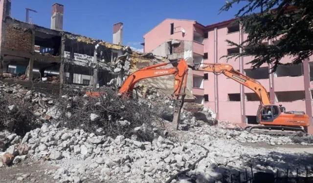 Valilik ihaleye çıkıyor... 9 okul yıkılacak!