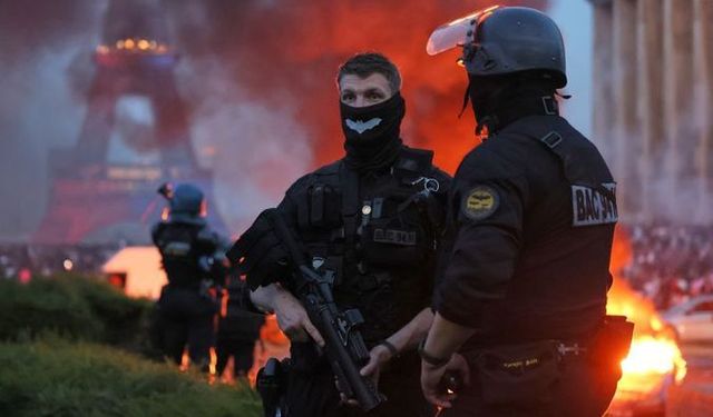 Paris'te şampiyonluk arbedesi: 45 kişi gözaltına alındı