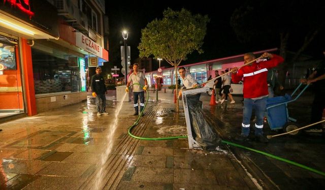 Karşıyaka Çarşısı’nda bayram öncesi hummalı temizlik