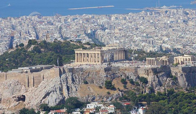 Eski başkan anlattı: Kriz döneminde Akropolis’i satın dediler!