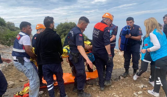 İzmir'de yüksekten düşerek mahsur kalan jandarma personeli kurtarıldı