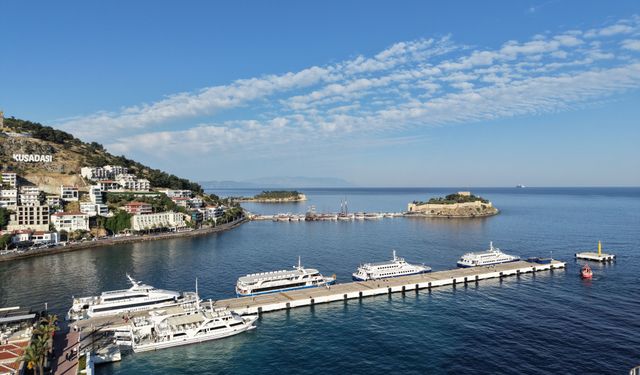 Kuşadası Limanı’nda yoğunluk: 25 bin turistin Sisam’a giriş yapması bekleniyor