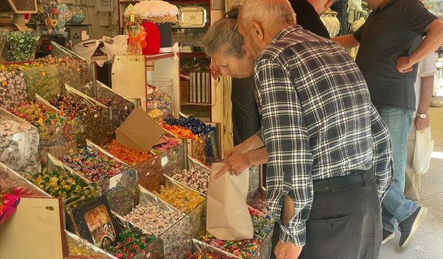Kemeraltı’nda ekonomik krizin gölgesinde bayram: Esnaf da vatandaş da isyan etti