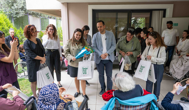 Bornova’da Anneler Günü’ne sevgi, dayanışma ve duygu dolu kutlama