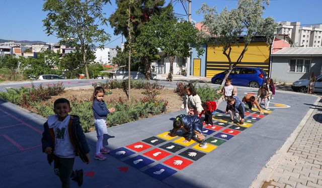 Buca’da çocuklar için arabasız eğlence yeri: Oyun Sokağı açıldı