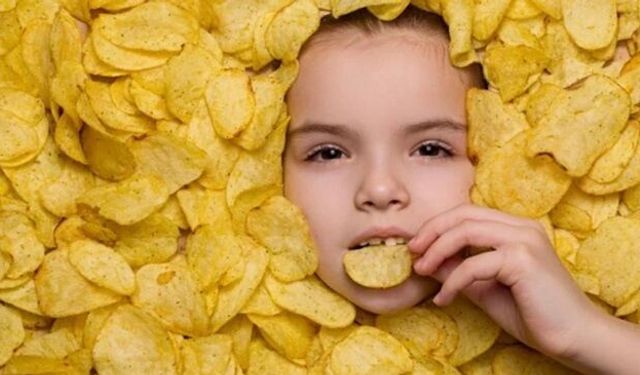 Günde bir paket cips yemek zararlı mı? Hangi hastalığı tetikliyor?