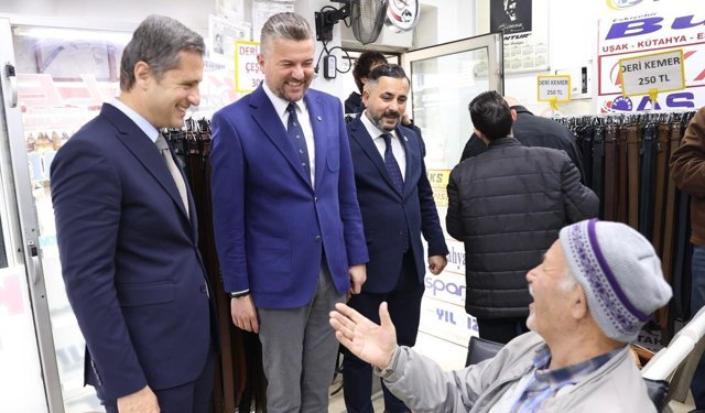 CHP Buca'da sokağa indi: Yücel ve Duman yurttaşla bir araya geldi