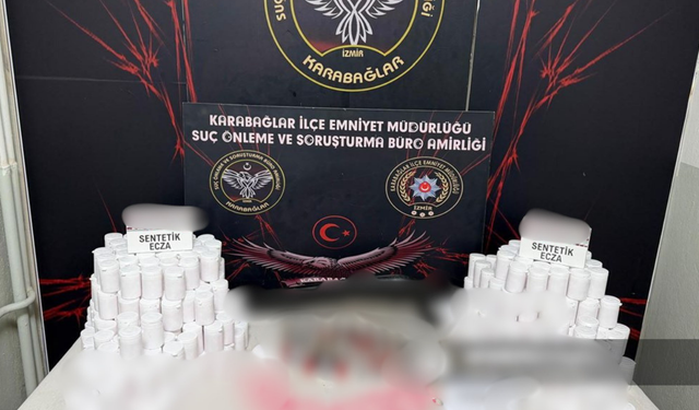 İzmir'de elektrik panosu ve koltuğa saklanmış binlerce yasaklı madde bulundu