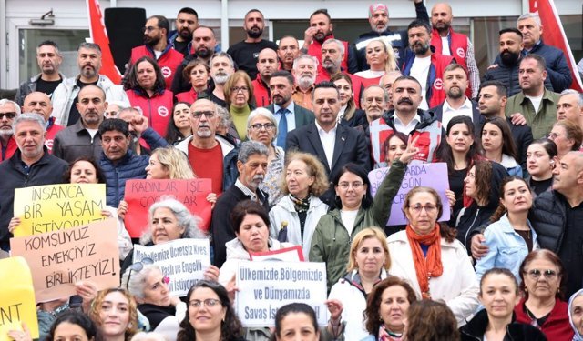 Çiğli’de 1 Mayıs coşkusu: Başkan Yıldız emekçilerle omuz omuza