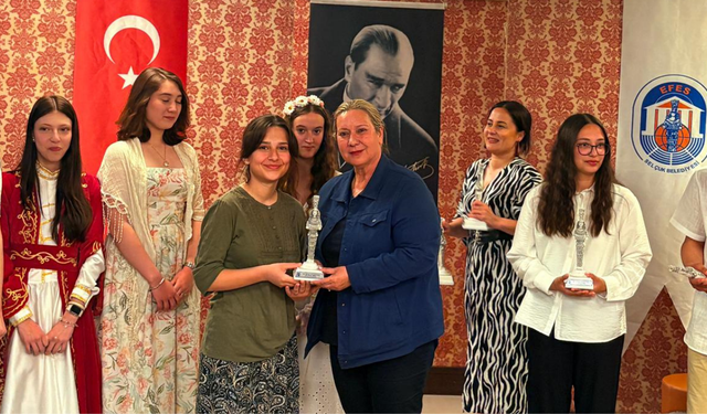 Efes Selçuklulu öğrenciler mübadeleyi müzik ve tiyatro ile anlattı
