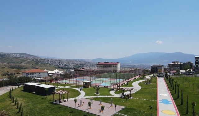 Özgür Özel Bayraklı’da Ferdi Zeyrek Spor Kompleksi açılışı ve araç filosu tanıtımına atılacak