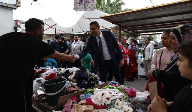 CHP İzmir'de sahada: Bayraklı ve Karabağlar'da yurttaşlar Özcan ve Erol'a dertlerini anlattı
