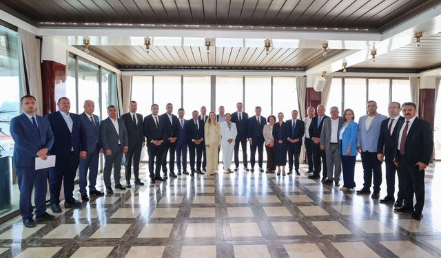 CHP İzmir’de kritik zirve: Belediye başkanları bir araya geldi