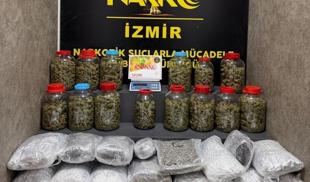 İzmir’de 2 ilçede zehir tacirlerine operasyon: 4 şahıs tutuklandı