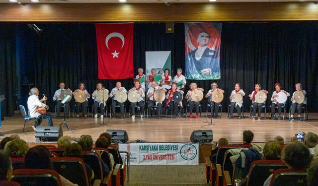 Karşıyaka’nın 3. Yaş Üniversitesi’nde dönem sonu gösterisi büyük alkış topladı