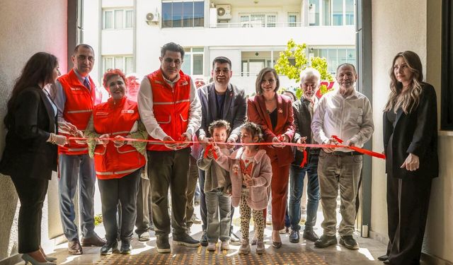 Karabağlar’da Sosyal Market’in 2. Şubesi kapılarını açtı