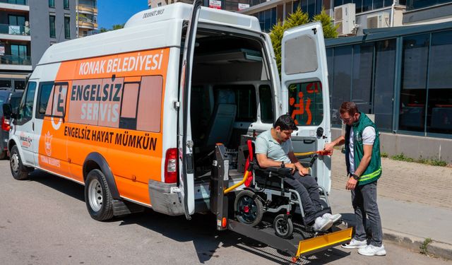 Konak’ın Engelsiz Servis’i yüzleri güldürmeye devam ediyor