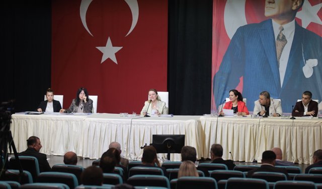 Konak'ta kesin hesap cetveline oy çokluğu!