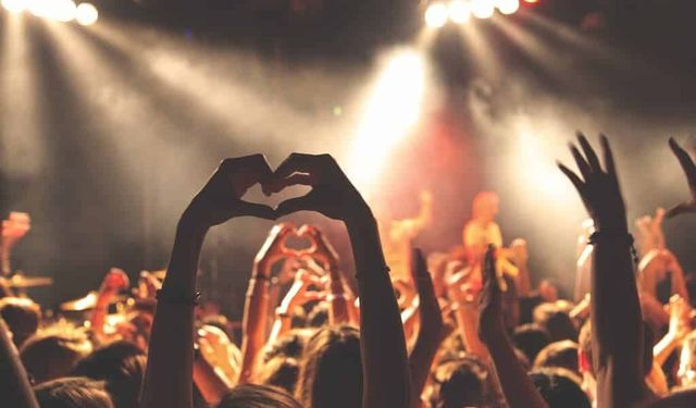 Yaz eğlenceleri başladı... İzmir'in konser takvimi!