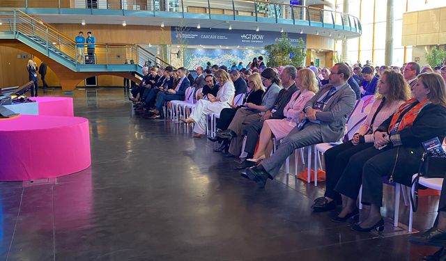 Başkan Ünsal Avrupa'da Karşıyaka'yı anlattı