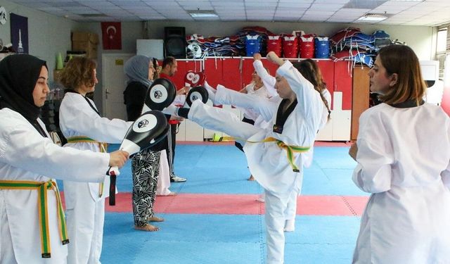 İzmirli kadınlardan ücretsiz tekvando kursuna yoğun ilgi