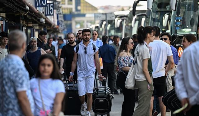 İzmir'e bayram yolculuğunda fahiş fiyat: Bilet bulamayan ODTÜ'lü öğrenci anlattı