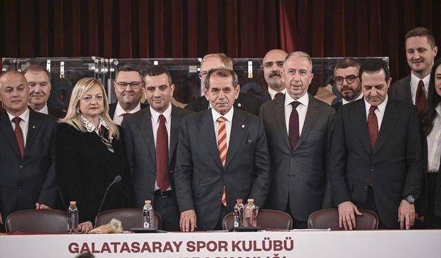 Galatasaray'da başkan Dursun Özbek güven tazeledi