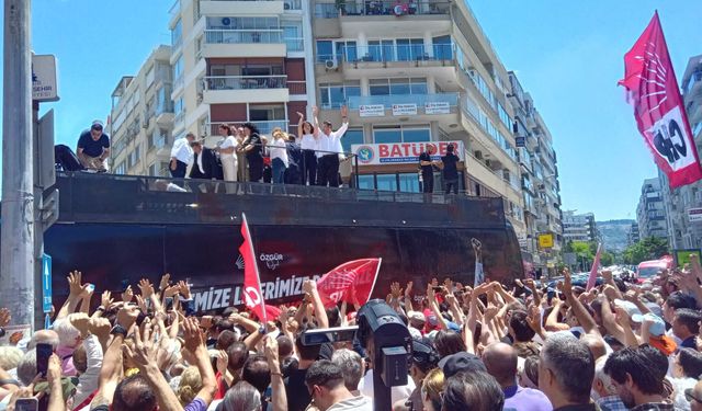Özgür Özel’in İzmir mitingine hangi belediye başkanları katıldı? İşte o isimler…