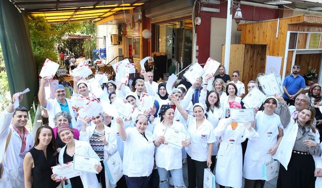 Türkiye’de tek pastacılık kursu: 32 kursiyer meslek sahibi oldu